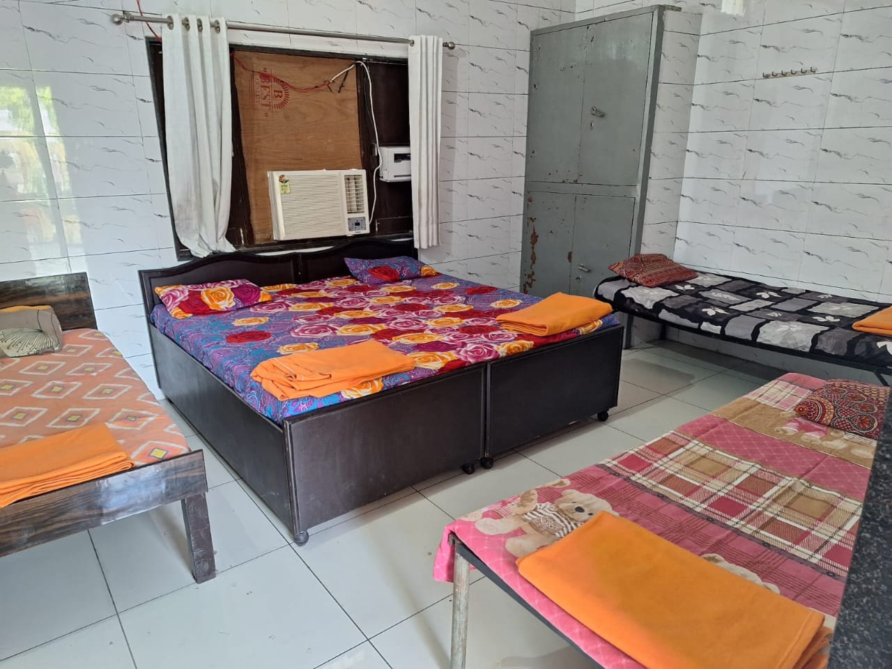 jhalawad ashram room ac